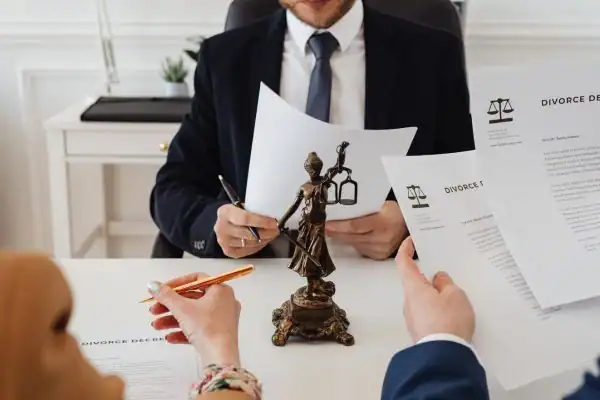 our fees Fordingbridge from EH Mediation - image of couple in joint mediation meeting